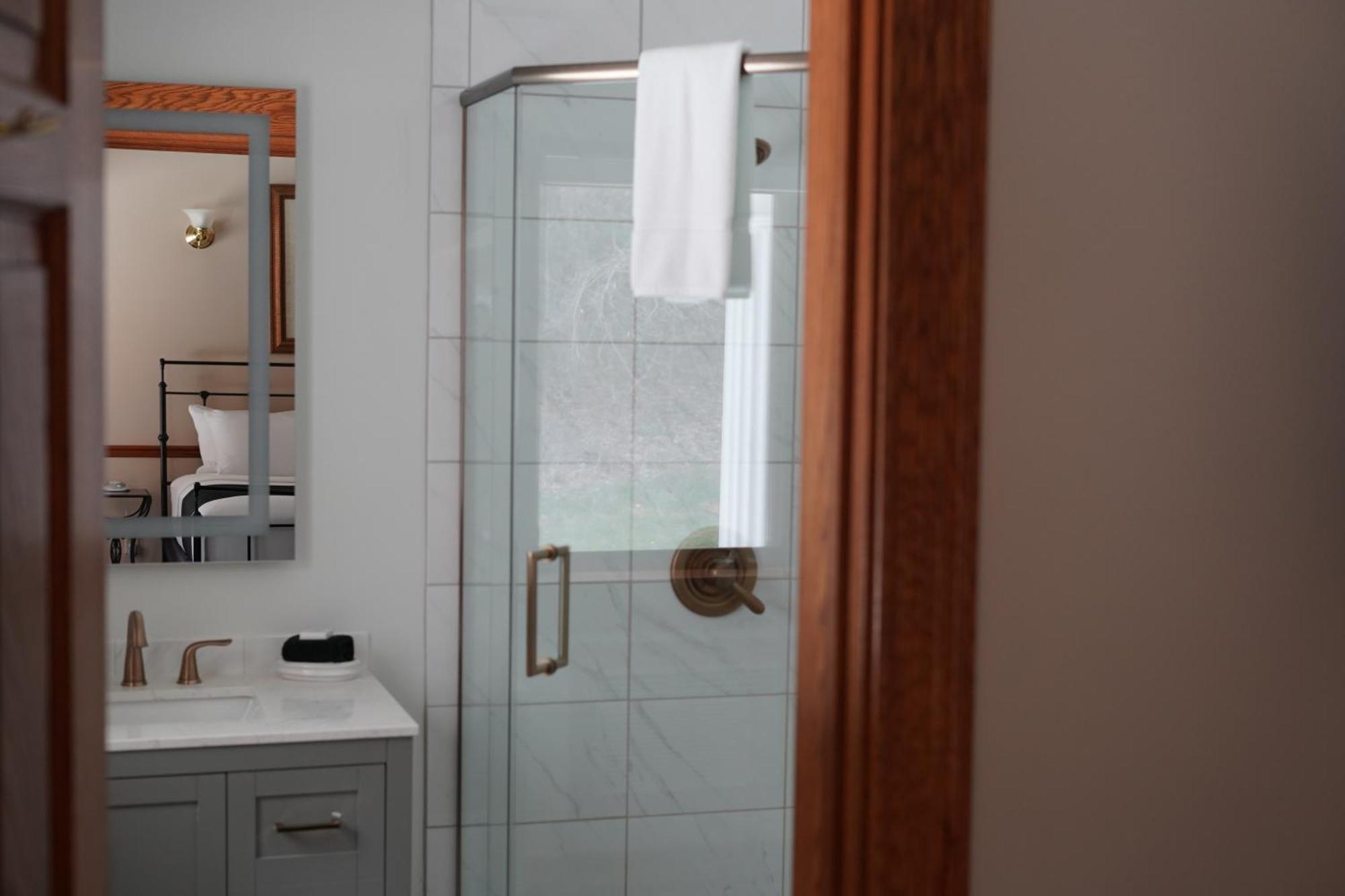 Inn At Black Star Farms Suttons Bay Quarto foto